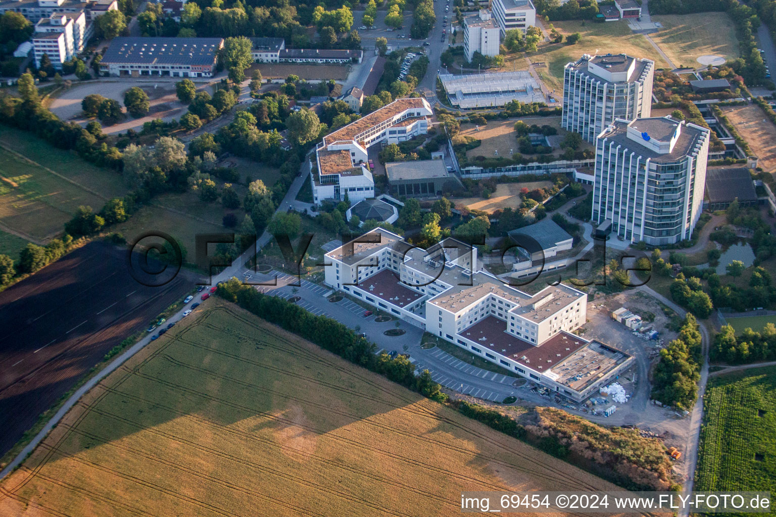 Aerial view of Hospital grounds of the Clinic BG Klinik Ludwigshafen in Ludwigshafen am Rhein in the state Rhineland-Palatinate