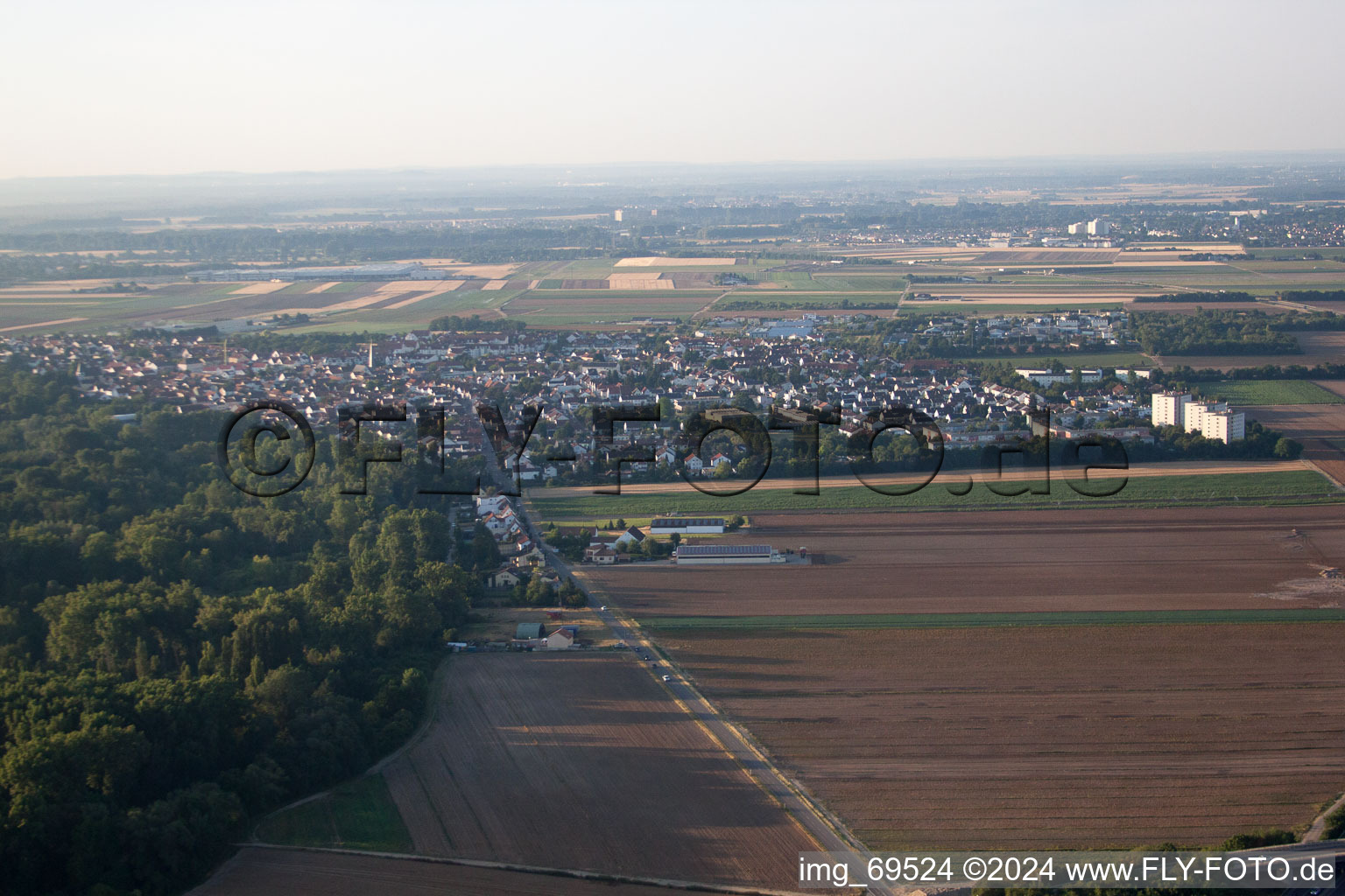 District Maudach in Ludwigshafen am Rhein in the state Rhineland-Palatinate, Germany seen from above