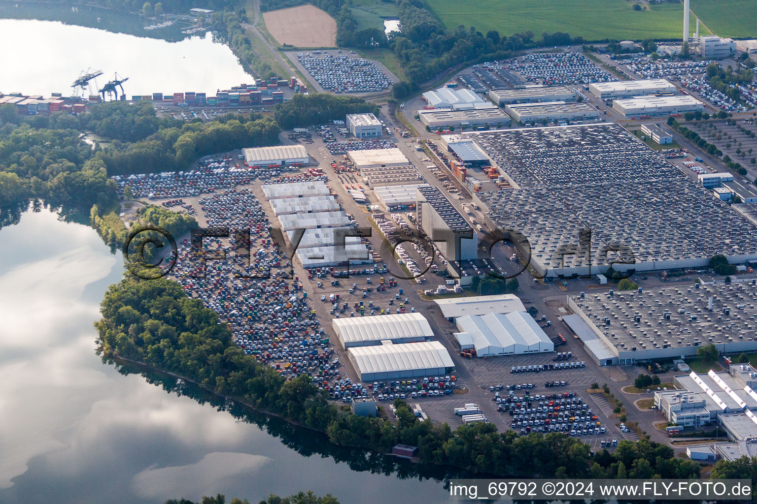 Building and production halls on the premises of Daimler Automobilwerk Woerth in Woerth am Rhein in the state Rhineland-Palatinate, Germany out of the air