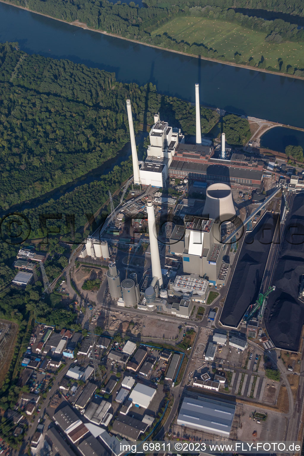 Coal-fired power plant on Rheinhafen in the district Rheinhafen in Karlsruhe in the state Baden-Wuerttemberg, Germany from above