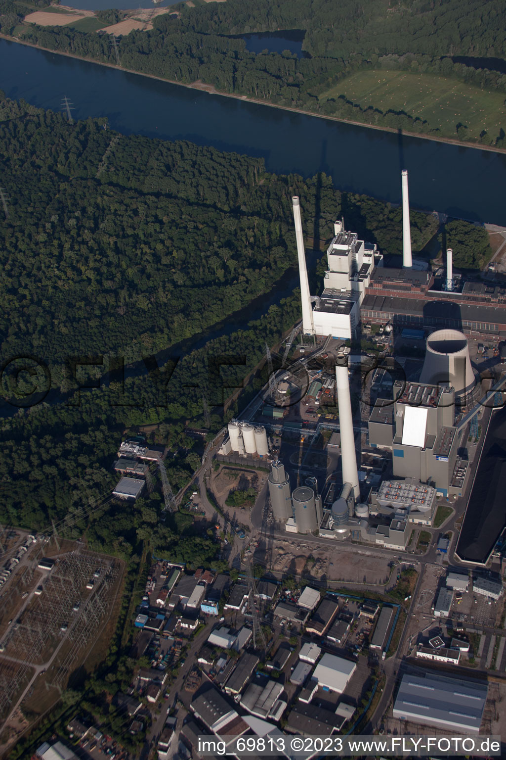 Coal-fired power plant on Rheinhafen in the district Rheinhafen in Karlsruhe in the state Baden-Wuerttemberg, Germany out of the air