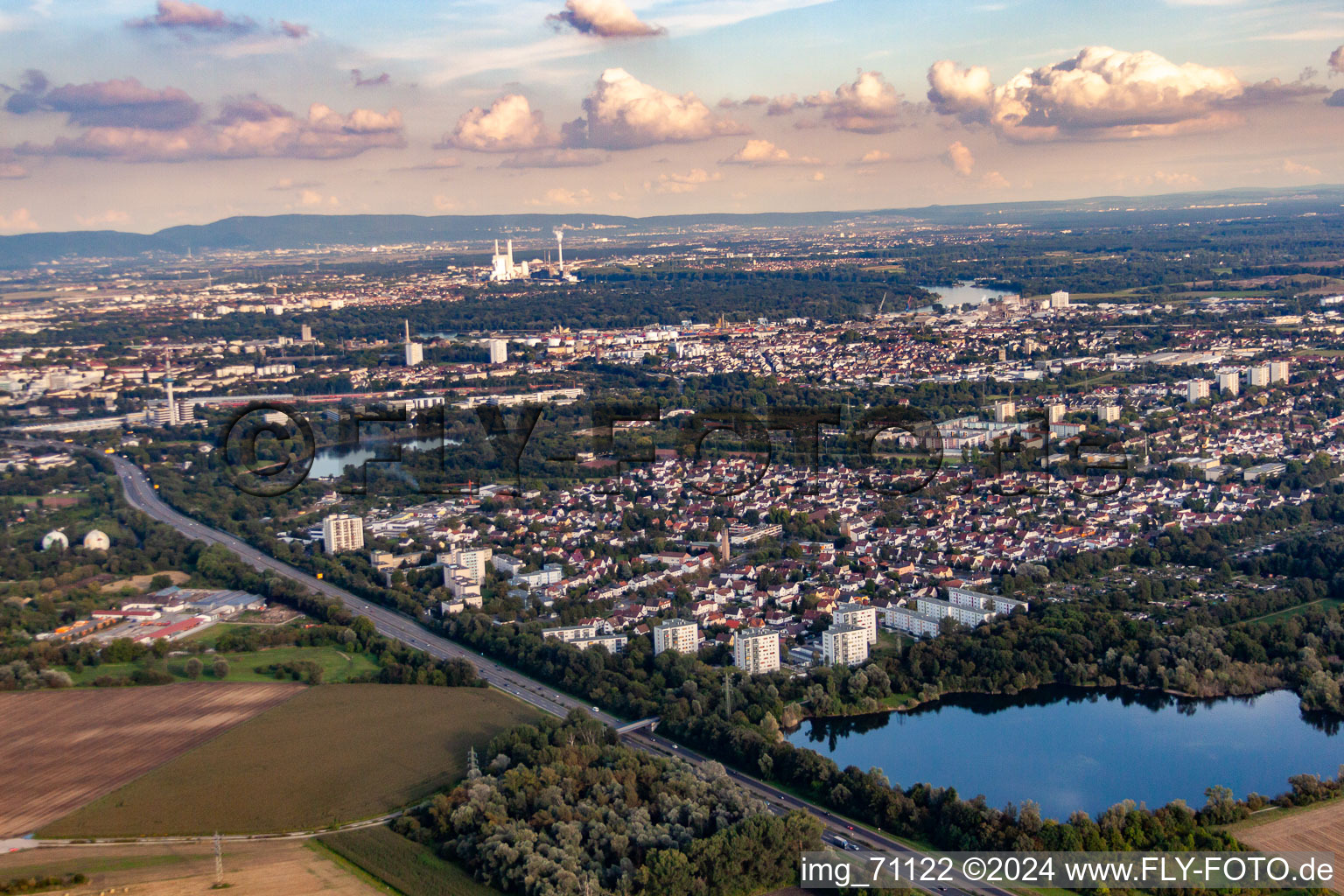 Aerial view of Behind the Holschen pond in the district Gartenstadt in Ludwigshafen am Rhein in the state Rhineland-Palatinate, Germany