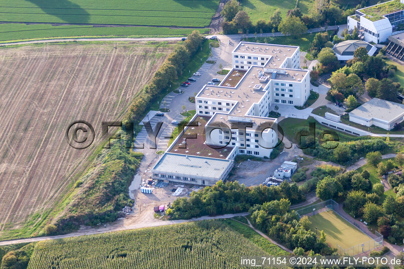 Oblique view of BG Accident Clinic in the district Oggersheim in Ludwigshafen am Rhein in the state Rhineland-Palatinate, Germany