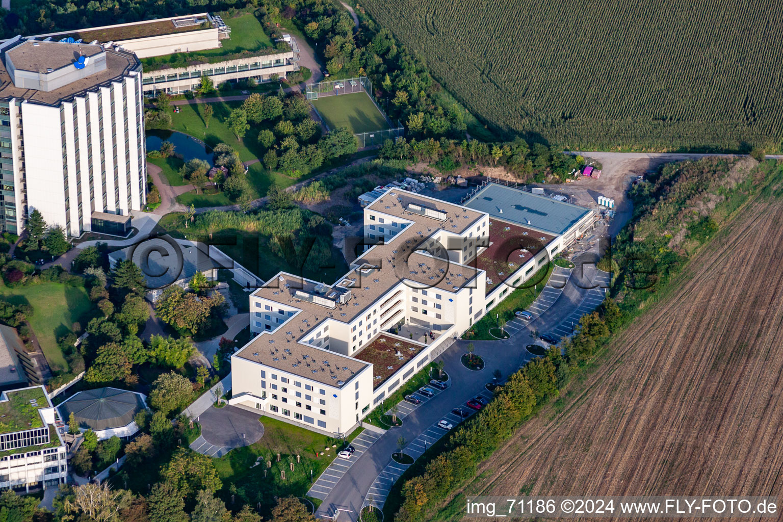 Oblique view of BG Accident Clinic in the district Oggersheim in Ludwigshafen am Rhein in the state Rhineland-Palatinate, Germany