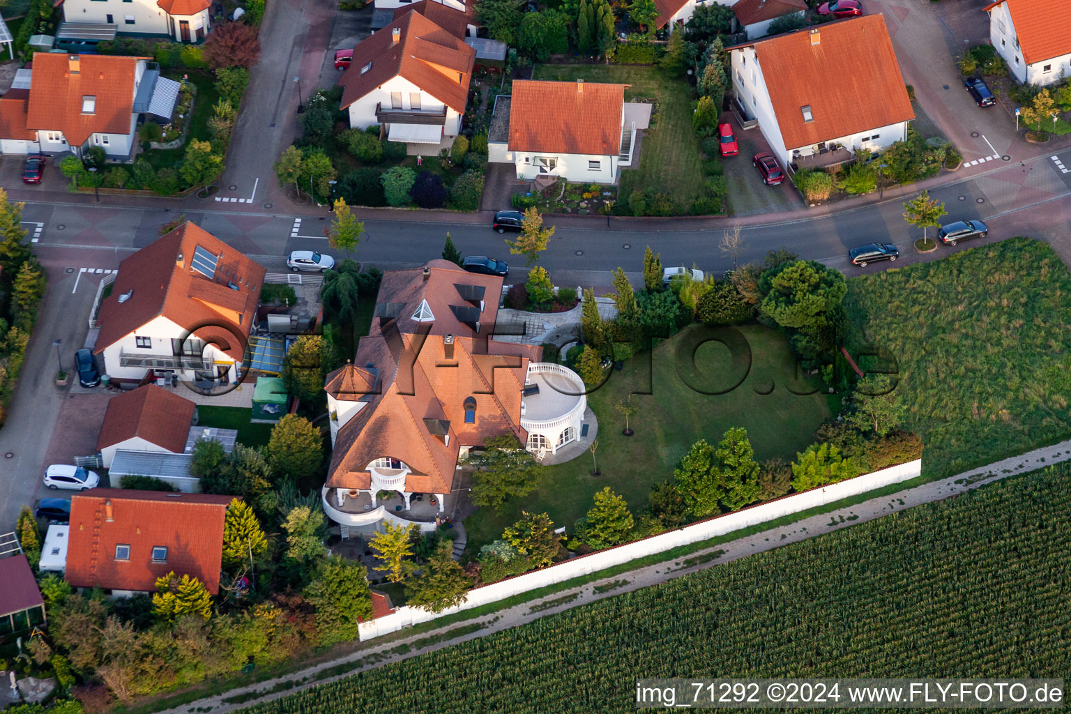 Aerial photograpy of Pomeranian Ring in the district Offenbach in Offenbach an der Queich in the state Rhineland-Palatinate, Germany