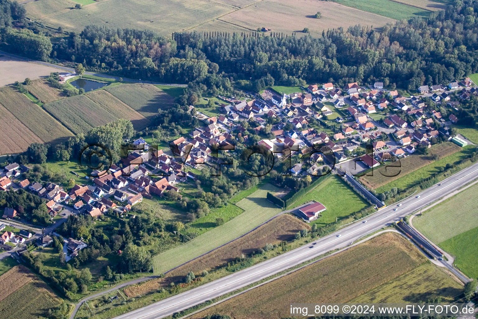 From the west in Kesseldorf in the state Bas-Rhin, France out of the air