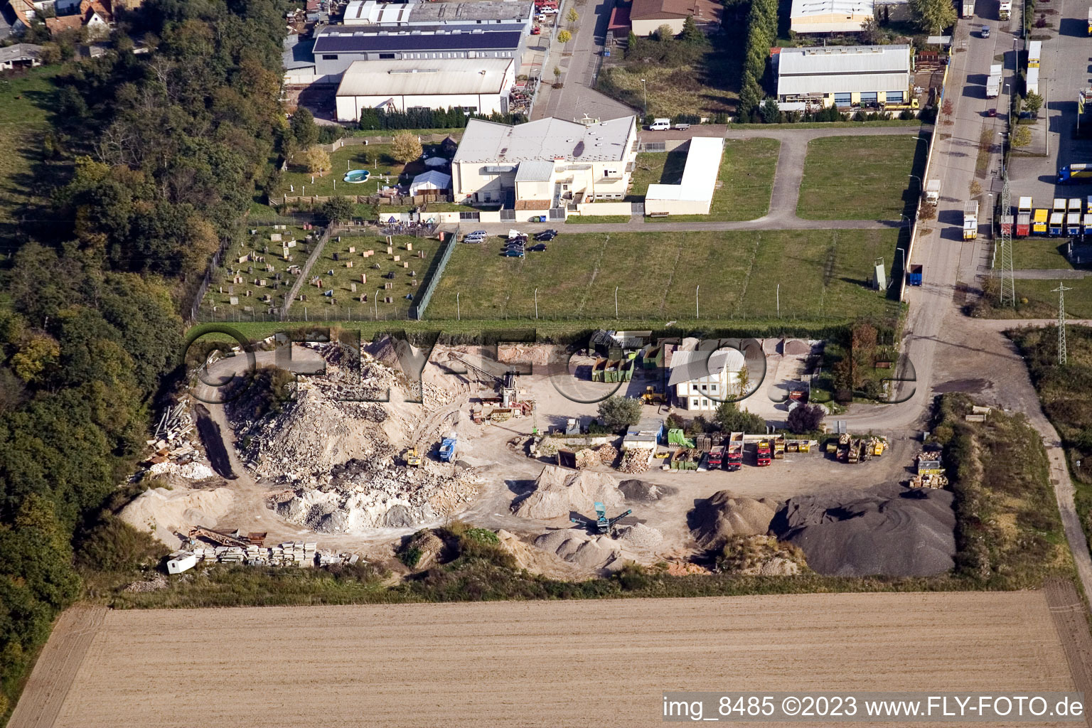 Construction waste recycling Gaudier in the district Minderslachen in Kandel in the state Rhineland-Palatinate, Germany from above