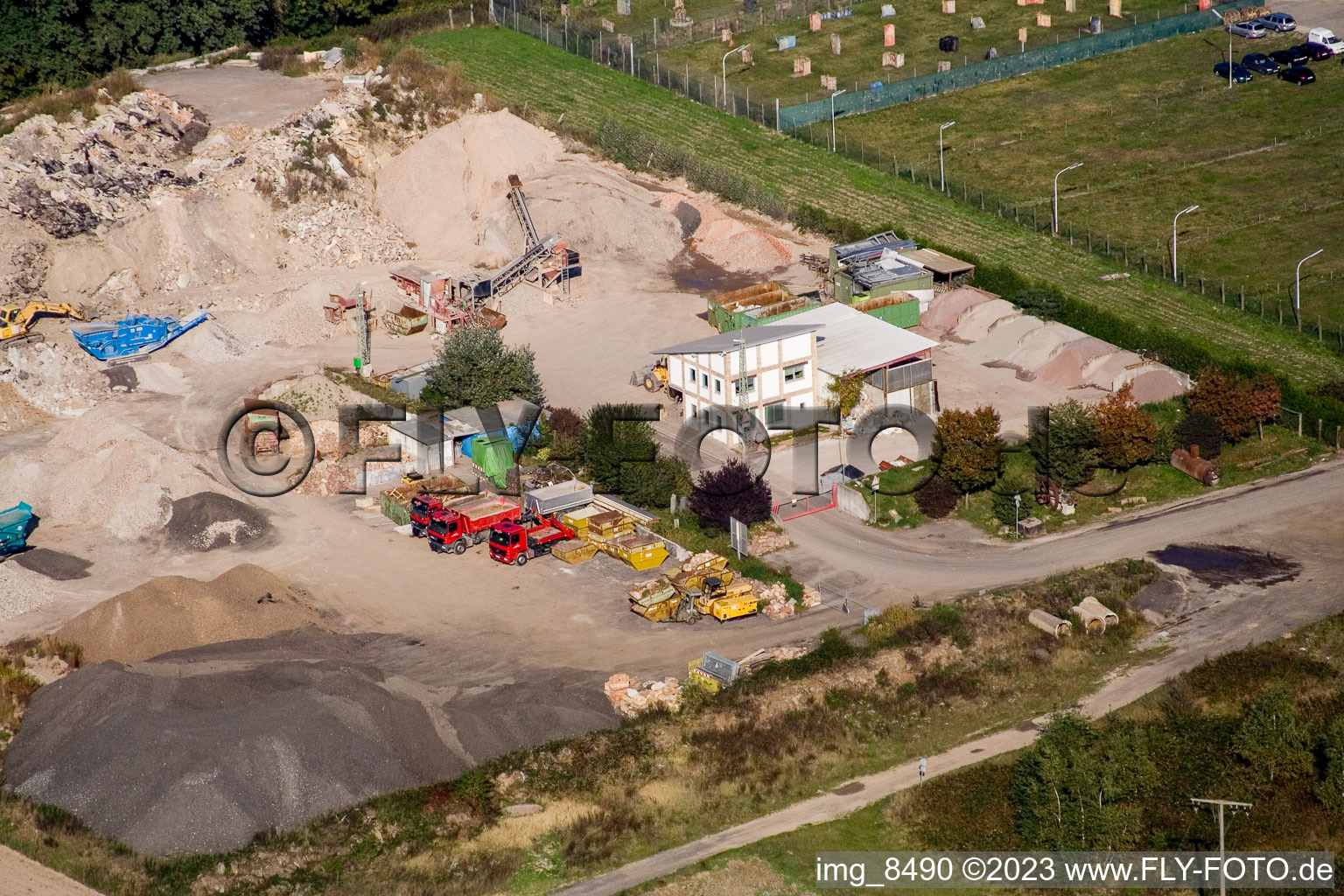 Construction waste recycling Gaudier in the district Minderslachen in Kandel in the state Rhineland-Palatinate, Germany seen from above