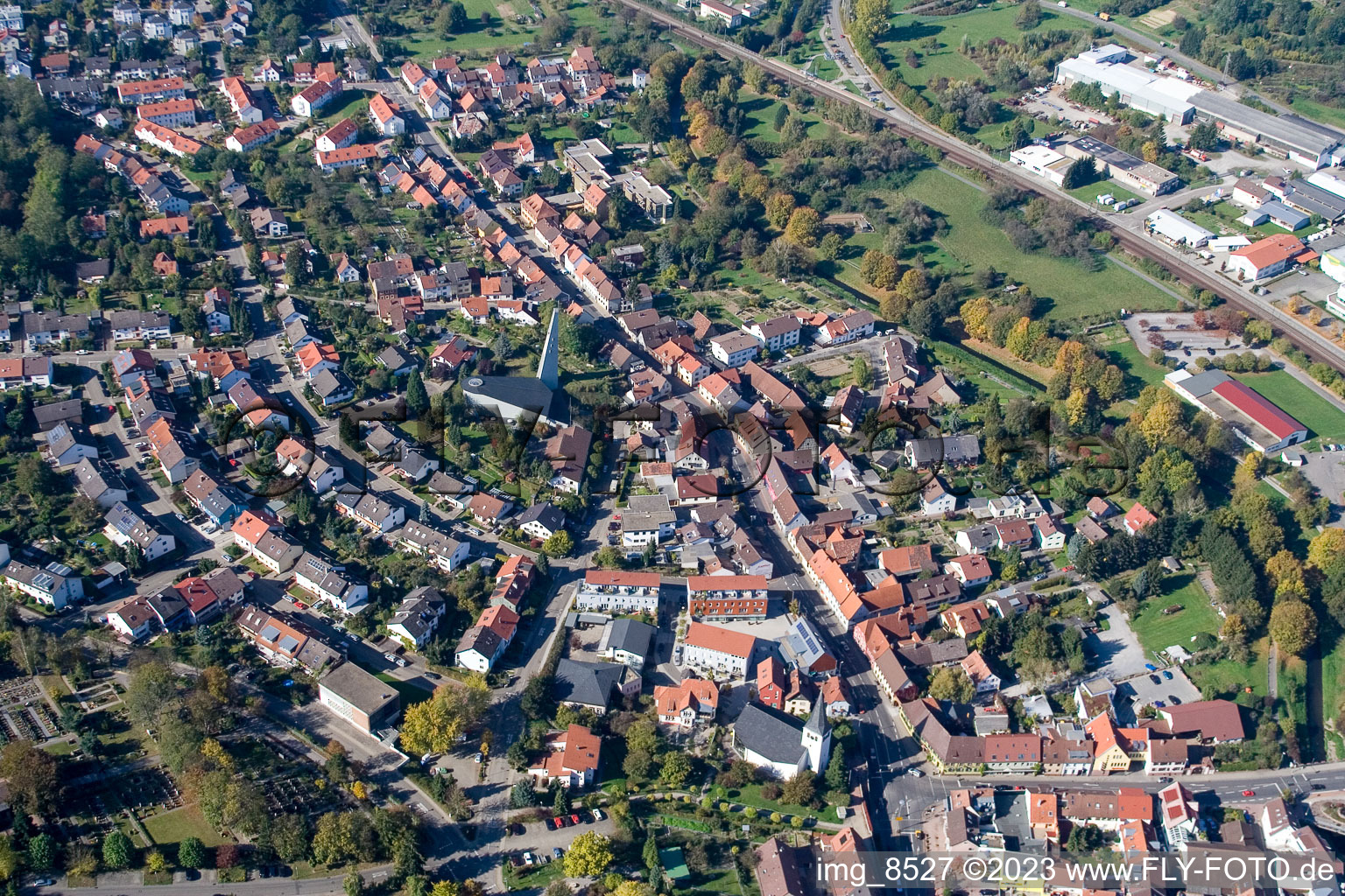 School building of the Ludwig-Marum-Gymnasium Pfinztal in the district Berghausen in Pfinztal in the state Baden-Wurttemberg from above