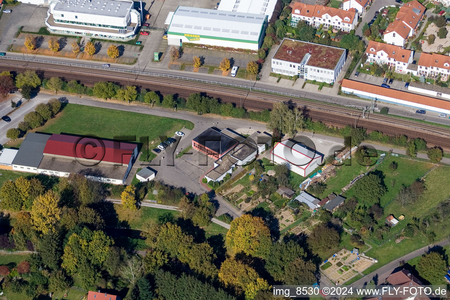 School building of the Ludwig-Marum-Gymnasium Pfinztal in the district Berghausen in Pfinztal in the state Baden-Wurttemberg seen from above