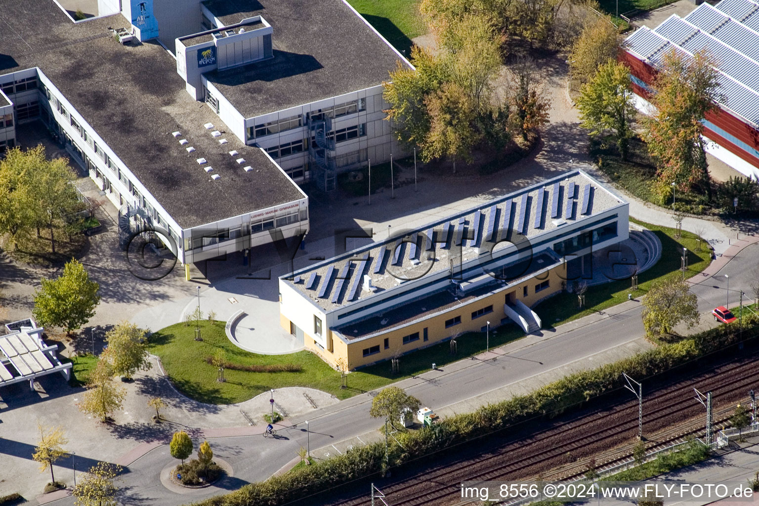 School building of the Ludwig-Marum-Gymnasium Pfinztal in the district Berghausen in Pfinztal in the state Baden-Wurttemberg from above