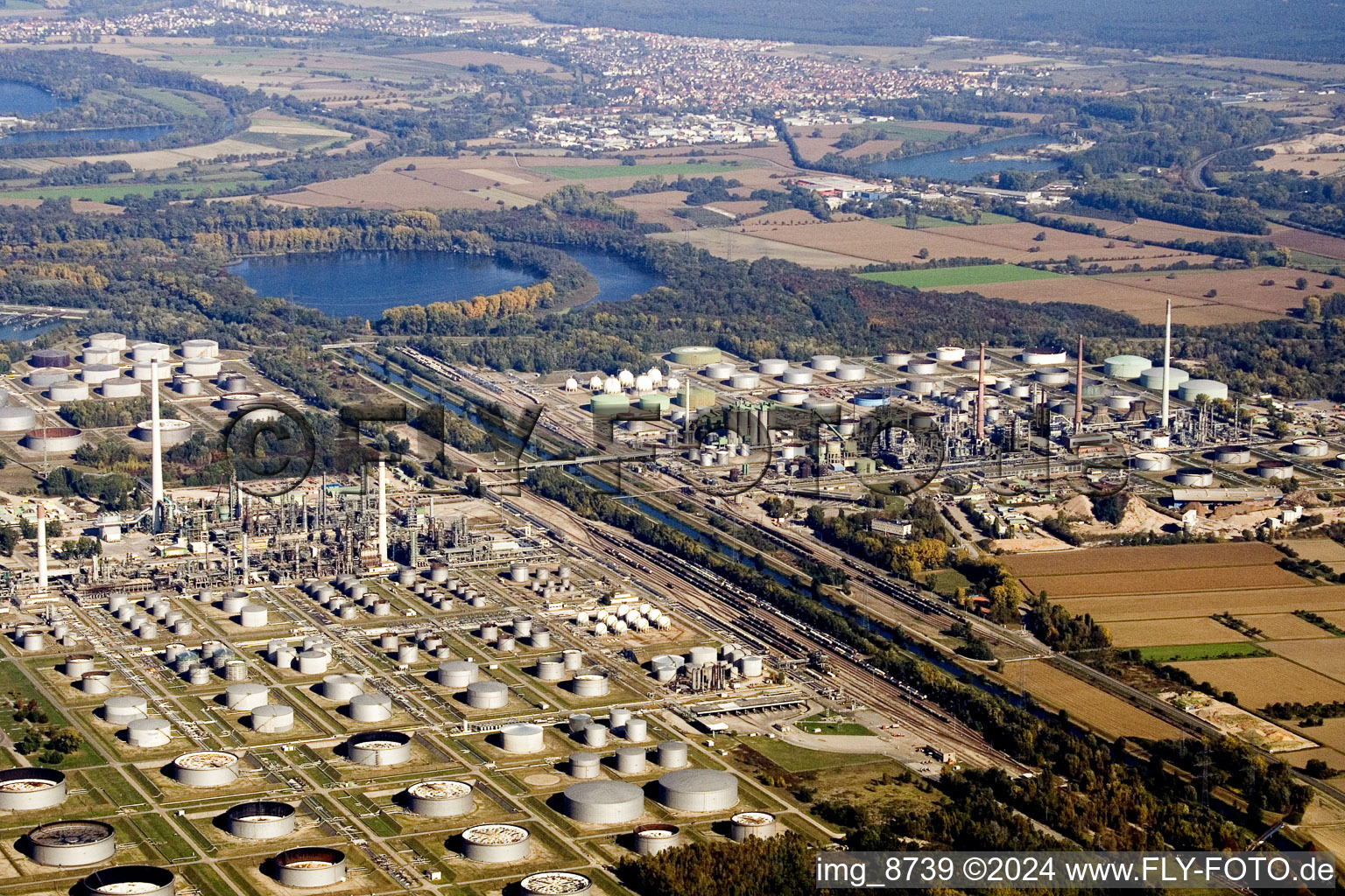 Aerial view of Shell/ExxonMobil/Ruhr Oel/Conoco Karlsruhe refinery in the district Knielingen in Karlsruhe in the state Baden-Wuerttemberg, Germany