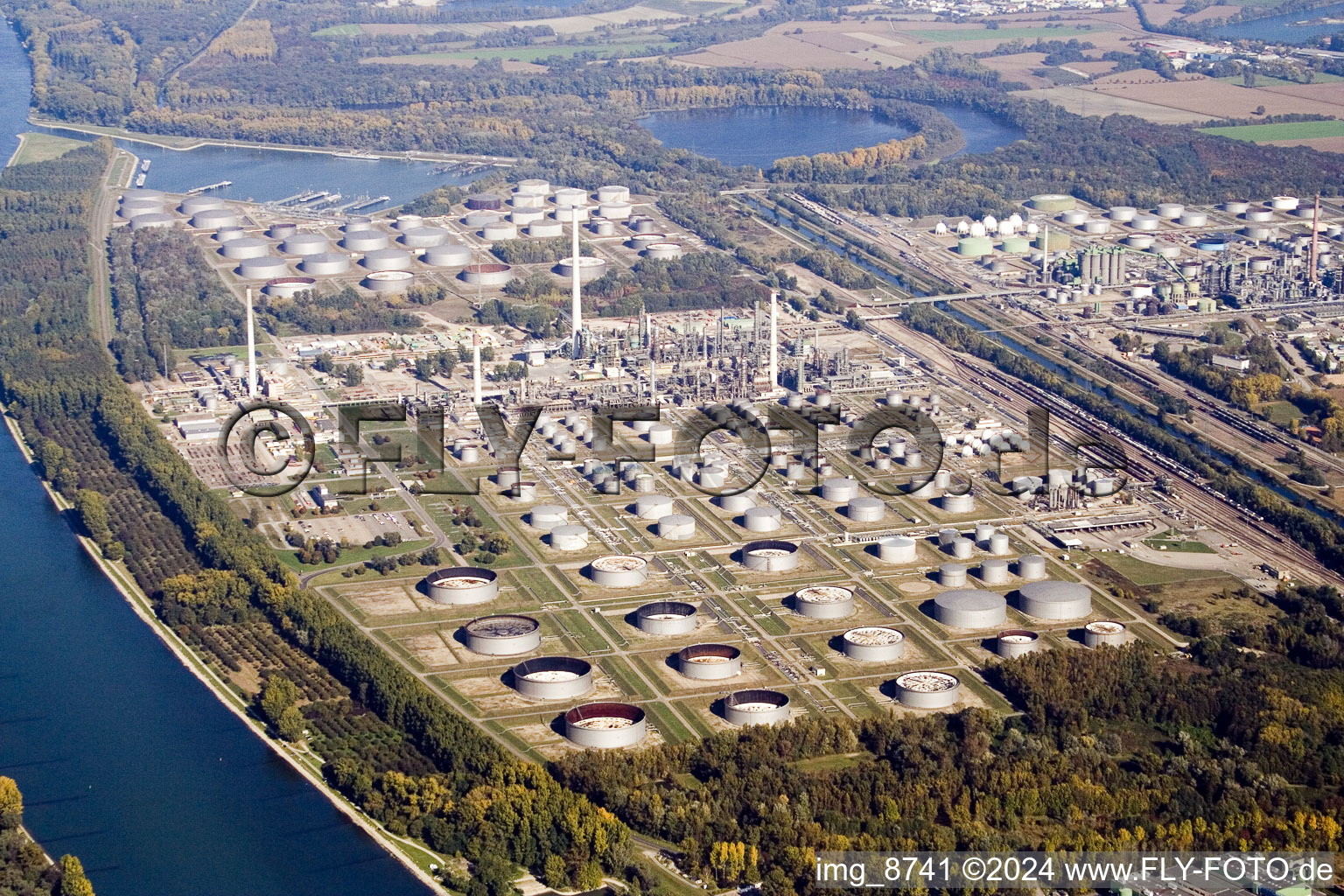 Aerial photograpy of Shell/ExxonMobil/Ruhr Oel/Conoco Karlsruhe refinery in the district Knielingen in Karlsruhe in the state Baden-Wuerttemberg, Germany