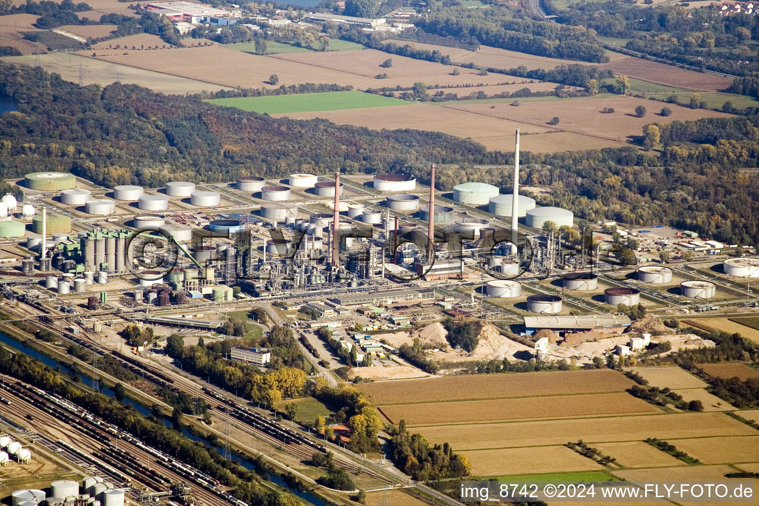 Oblique view of Shell/ExxonMobil/Ruhr Oel/Conoco Karlsruhe refinery in the district Knielingen in Karlsruhe in the state Baden-Wuerttemberg, Germany