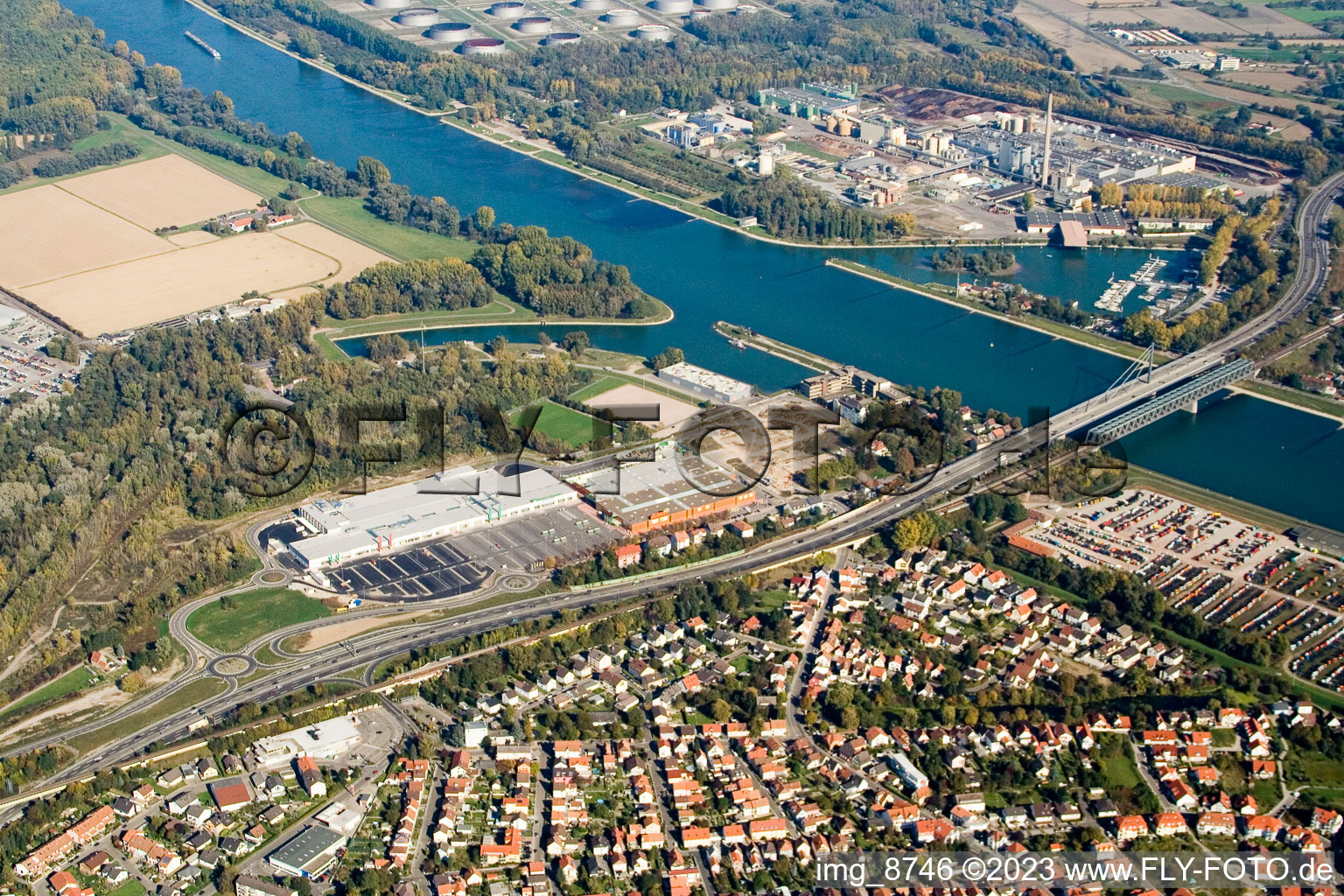 Aerial photograpy of Maximiliancenter retail park in Wörth-Maximiliansau in the district Maximiliansau in Wörth am Rhein in the state Rhineland-Palatinate, Germany