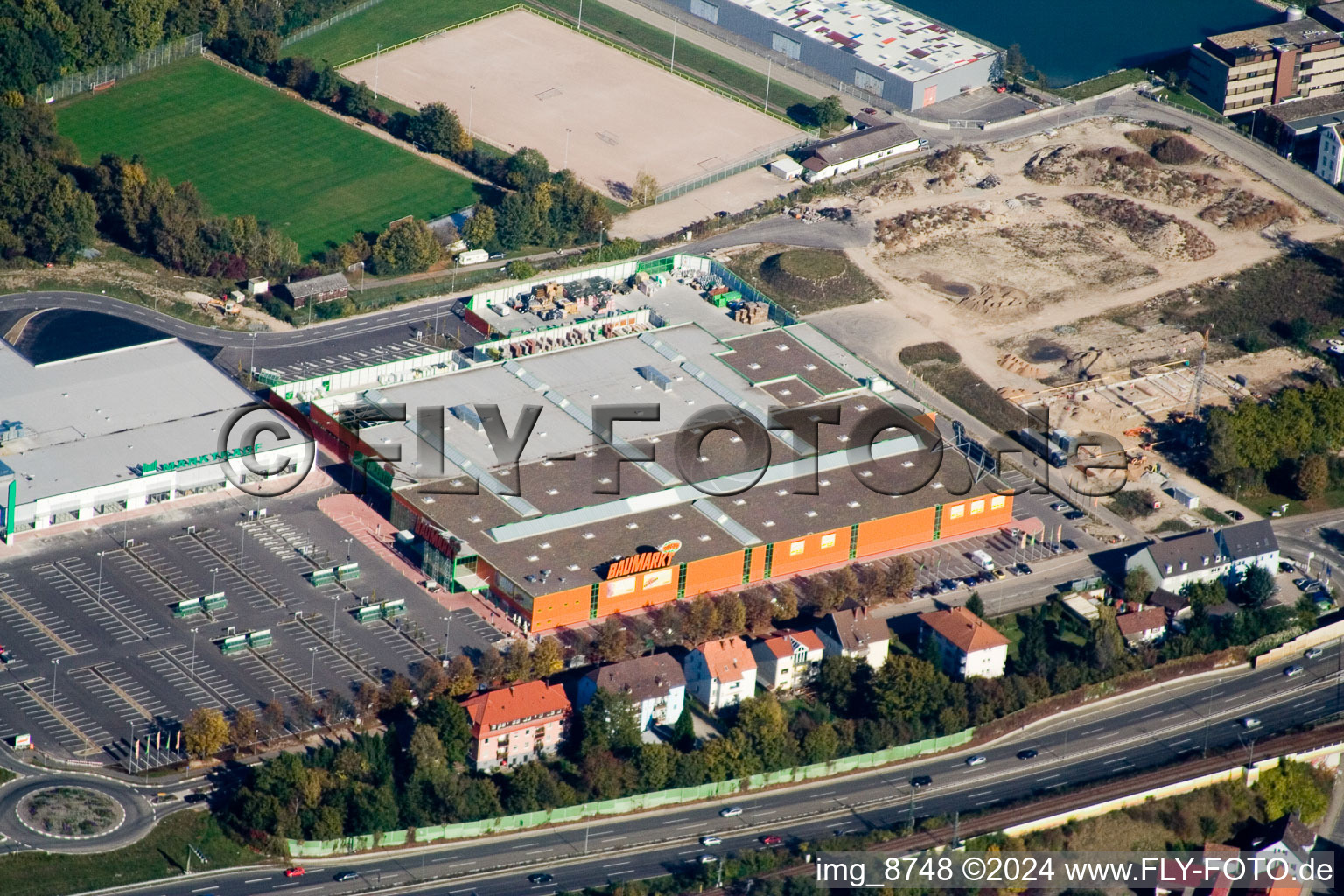 Maximiliancenter retail park in Wörth-Maximiliansau Globus hardware store in the district Maximiliansau in Wörth am Rhein in the state Rhineland-Palatinate, Germany