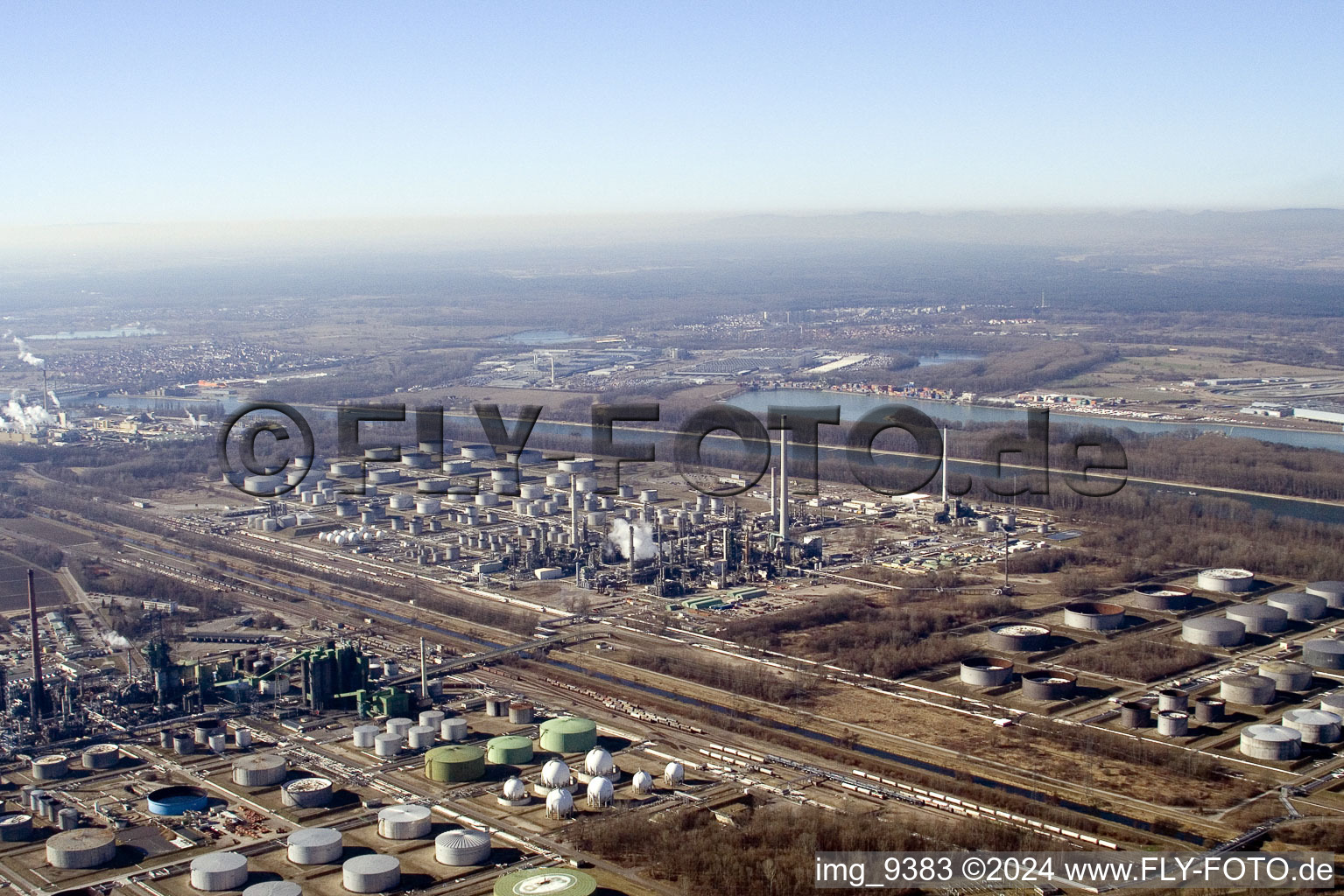 Refineries N of Knielingen in the district Knielingen in Karlsruhe in the state Baden-Wuerttemberg, Germany from above