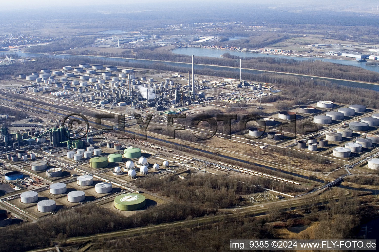 Refineries N of Knielingen in the district Knielingen in Karlsruhe in the state Baden-Wuerttemberg, Germany seen from above