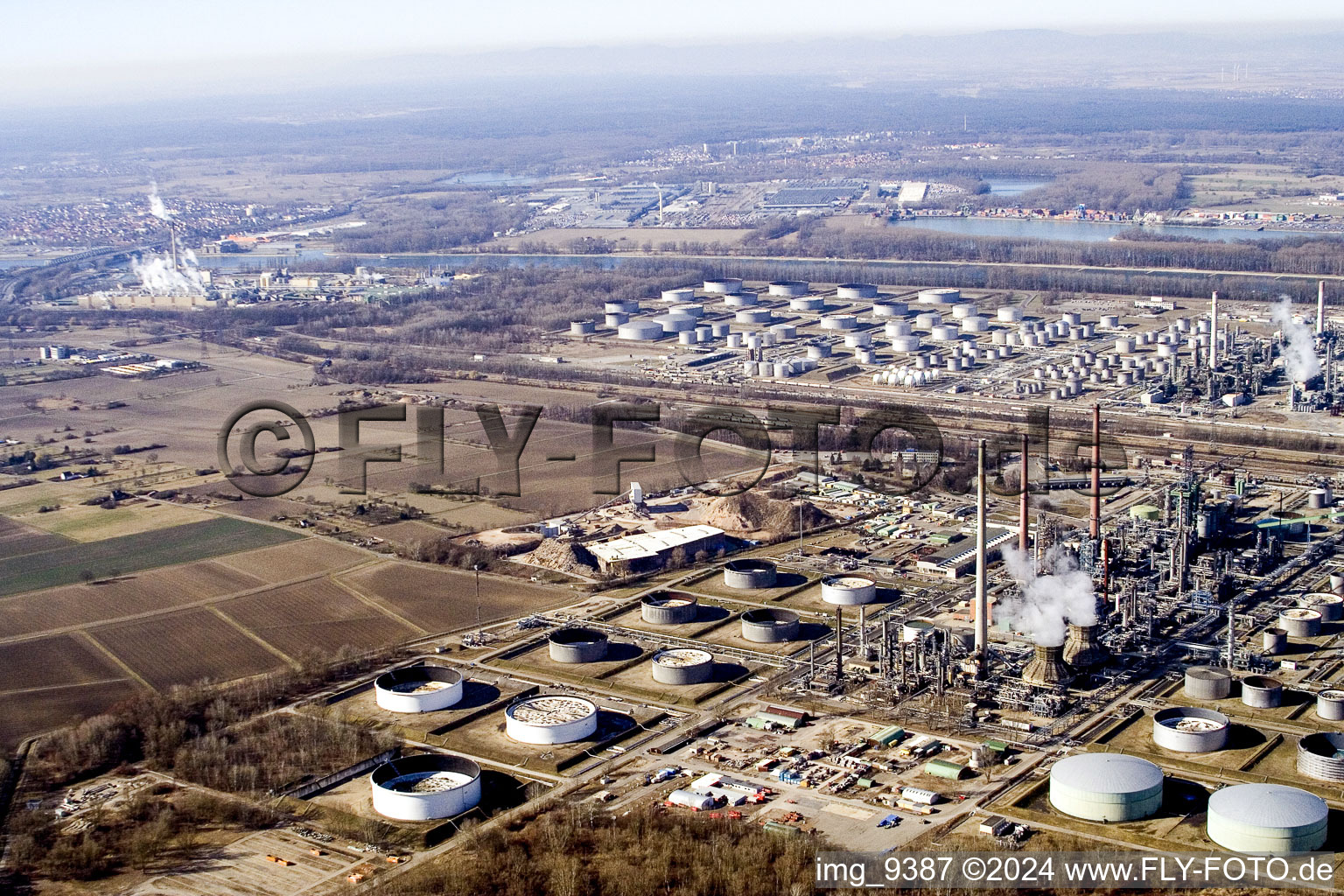 Refineries N of Knielingen in the district Knielingen in Karlsruhe in the state Baden-Wuerttemberg, Germany from the plane