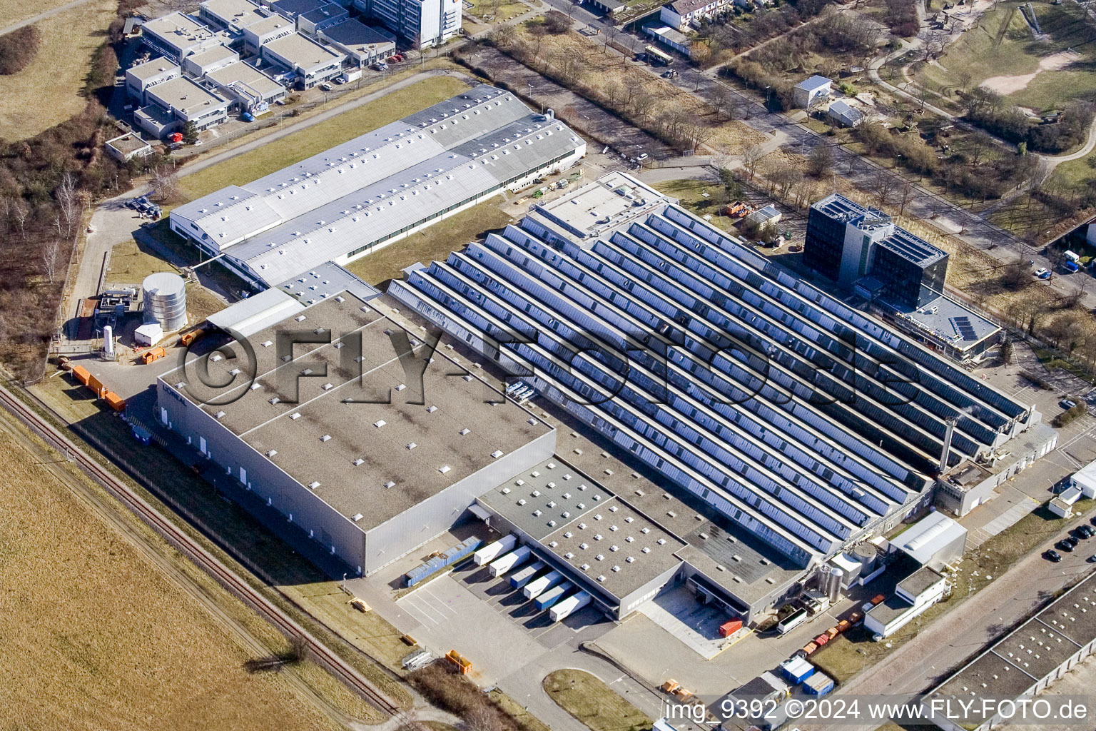 Aerial view of Building and production halls on the premises of the chemical manufacturers L'OREAL Produktion Deutschland GmbH & Co. KG in the district Nordweststadt in Karlsruhe in the state Baden-Wurttemberg, Germany