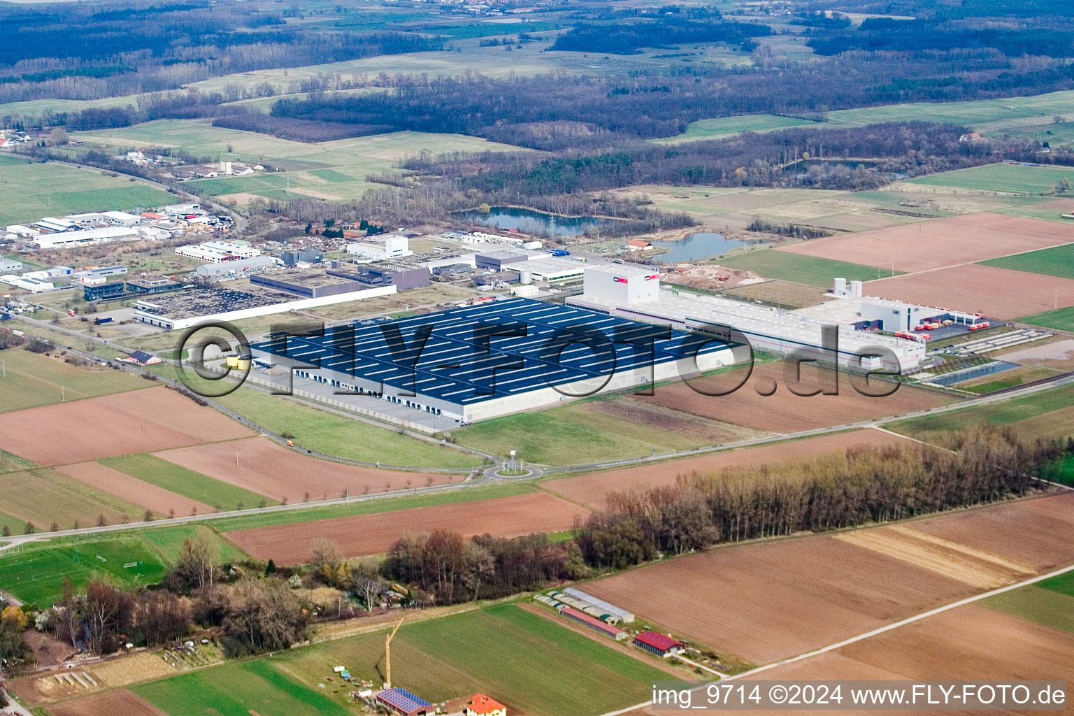 Aerial photograpy of Building and production halls on the premises of Prowell GmbH in Offenbach an der Queich in the state Rhineland-Palatinate, Germany
