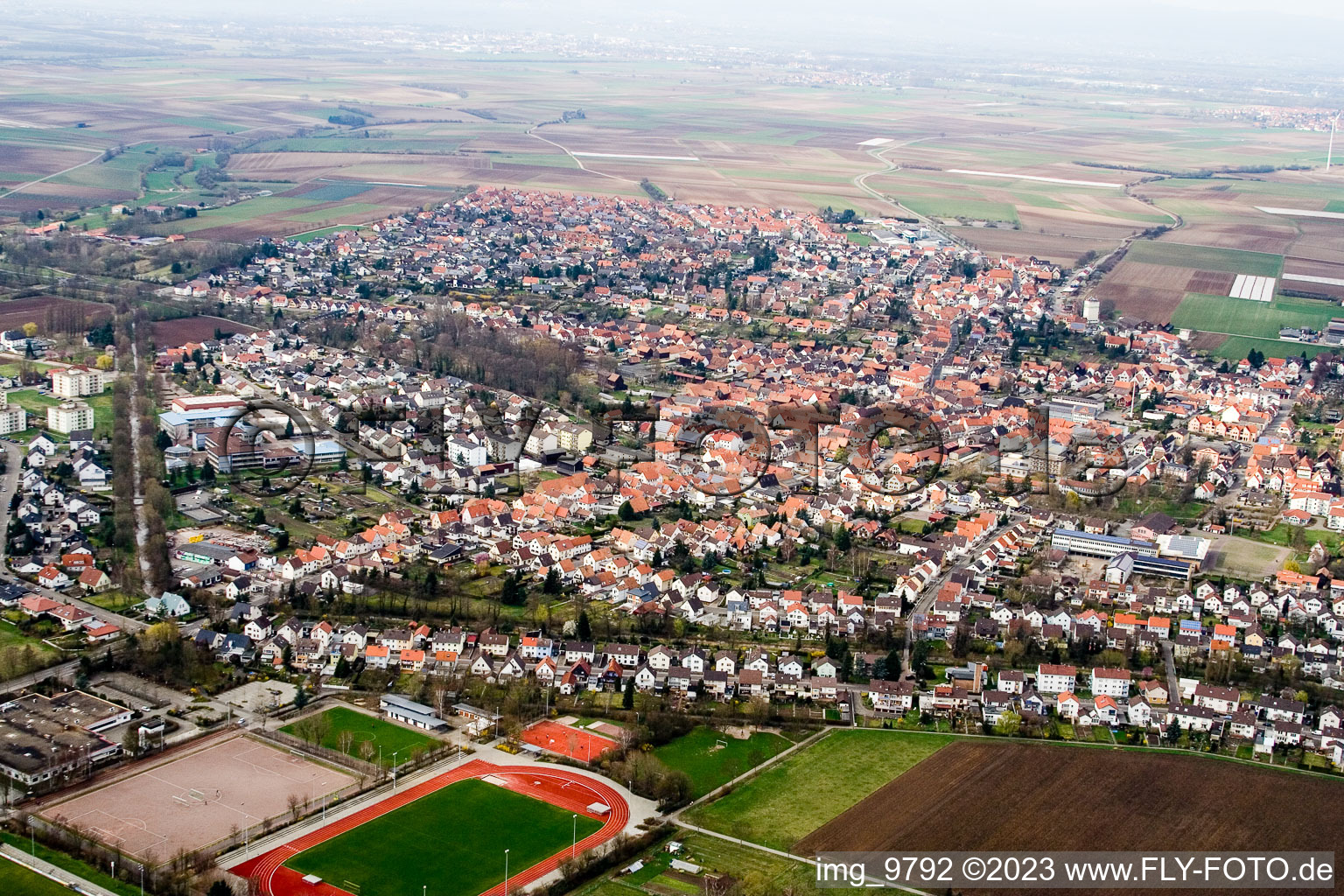 From the south in the district Herxheim in Herxheim bei Landau/Pfalz in the state Rhineland-Palatinate, Germany