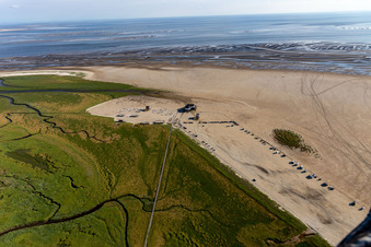Sandy beach landscape on the North Sea - coast in the district of Sankt Peter-Ording Parking and gastronomy Die Seekiste in Sankt Peter-Ording in Schleswig-Holstein