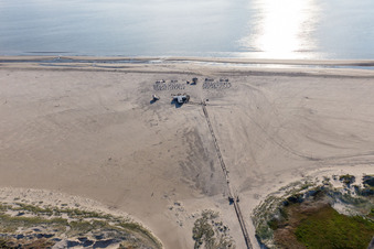 Sandy beach landscape on the North Sea - coast in the district of Sankt Peter-Ording Parking and gastronomy Die Seekiste in Sankt Peter-Ording in Schleswig-Holstein