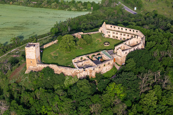Aerial photograpy of Ruins and remains of the walls of the former castle complex and fortress Burg Gleichen on Thomas-Müntzer-Straße in the district Wandersleben in Drei Gleichen in the state Thuringia, Germany