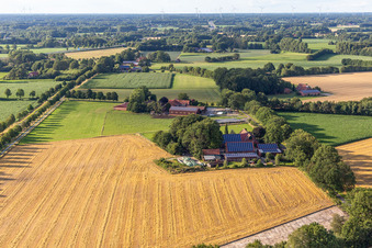 Farms on Uhlandweg in the district Tungerloh-Pröbsting in Gescher in the state North Rhine-Westphalia, Germany