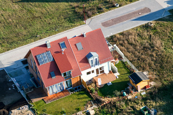 New development area An den Tongruben in Rheinzabern in the state Rhineland-Palatinate, Germany seen from above