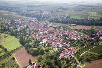 District Heuchelheim in Heuchelheim-Klingen in the state Rhineland-Palatinate, Germany from above