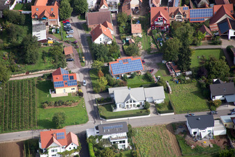 Bird's eye view of District Heuchelheim in Heuchelheim-Klingen in the state Rhineland-Palatinate, Germany