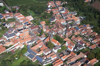 Bird's eye view of District Heuchelheim in Heuchelheim-Klingen in the state Rhineland-Palatinate, Germany