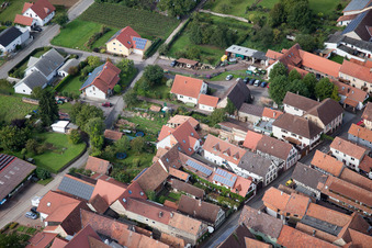 Oblique view of Village view in the district Heuchelheim in Heuchelheim-Klingen in the state Rhineland-Palatinate