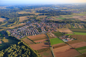 Oblique view of View of the town from the northwest in the district Sondernheim in Germersheim in the state Rhineland-Palatinate, Germany