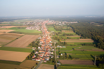 Ortsansicht der langen Rhein-, Haupt und Saarstrasse durch Kandel