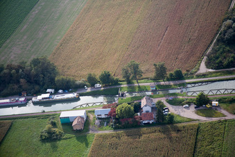 Vendenheim, Eckwersheim, Marne au Rhin canal in Eckwersheim in the state Bas-Rhin, France