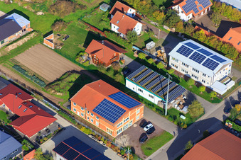 Im Gereut industrial estate with Dach-Flor Begrünungs-GmbH and screed laying and building drying Heuser & Söhne in Hatzenbühl in the state Rhineland-Palatinate, Germany