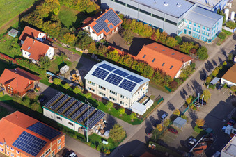 Aerial view of Im Gereut industrial estate with Dach-Flor Begrünungs-GmbH and screed laying and building drying Heuser & Söhne in Hatzenbühl in the state Rhineland-Palatinate, Germany