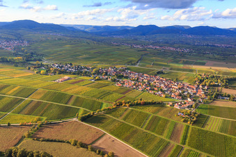 View of the village between autumnal vineyards from the south in the district Wollmesheim in Landau in der Pfalz in the state Rhineland-Palatinate, Germany