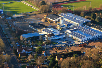 Aerial view of Quartier Lanzet from the south with Hagebau Kompakt - Gillet Baustoffe GmbH in Herxheim bei Landau in the state Rhineland-Palatinate, Germany