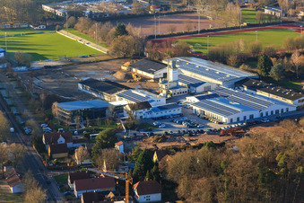Aerial view of Quartier Lanzet from the east with Hagebau Kompakt - Gillet Baustoffe GmbH in Herxheim bei Landau in the state Rhineland-Palatinate, Germany