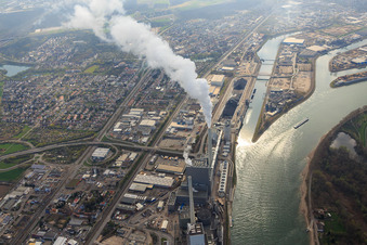 GKM: Large power plant Mannheim on the banks of the Rhine in the district Neckarau in Mannheim in the state Baden-Wuerttemberg, Germany