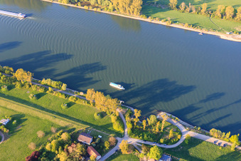 Aerial photograpy of Gasthaus Zum Rheinhof at the NATO ramp Guntersblum in Guntersblum in the state Rhineland-Palatinate, Germany