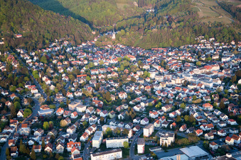 Aerial photograpy of Town View of the streets and houses of the residential areas in the district Auerbach in Bensheim in the state Hesse