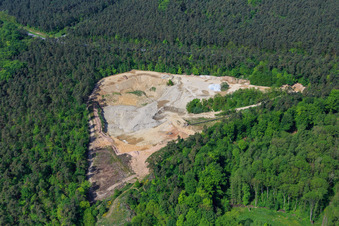 Sand pit of Kalksandsteinwerke Schencking GmbH & Co. KG, Bienwald plant in the district Büchelberg in Wörth am Rhein in the state Rhineland-Palatinate, Germany from above