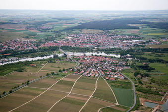 From the west in the district Astheim in Volkach in the state Bavaria, Germany