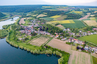 From the south in the district Meinbrexen in Lauenförde in the state Lower Saxony, Germany