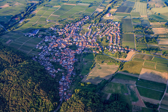 Wine-growing town on the edge of the Haardt from the west in Oberotterbach in the state Rhineland-Palatinate, Germany